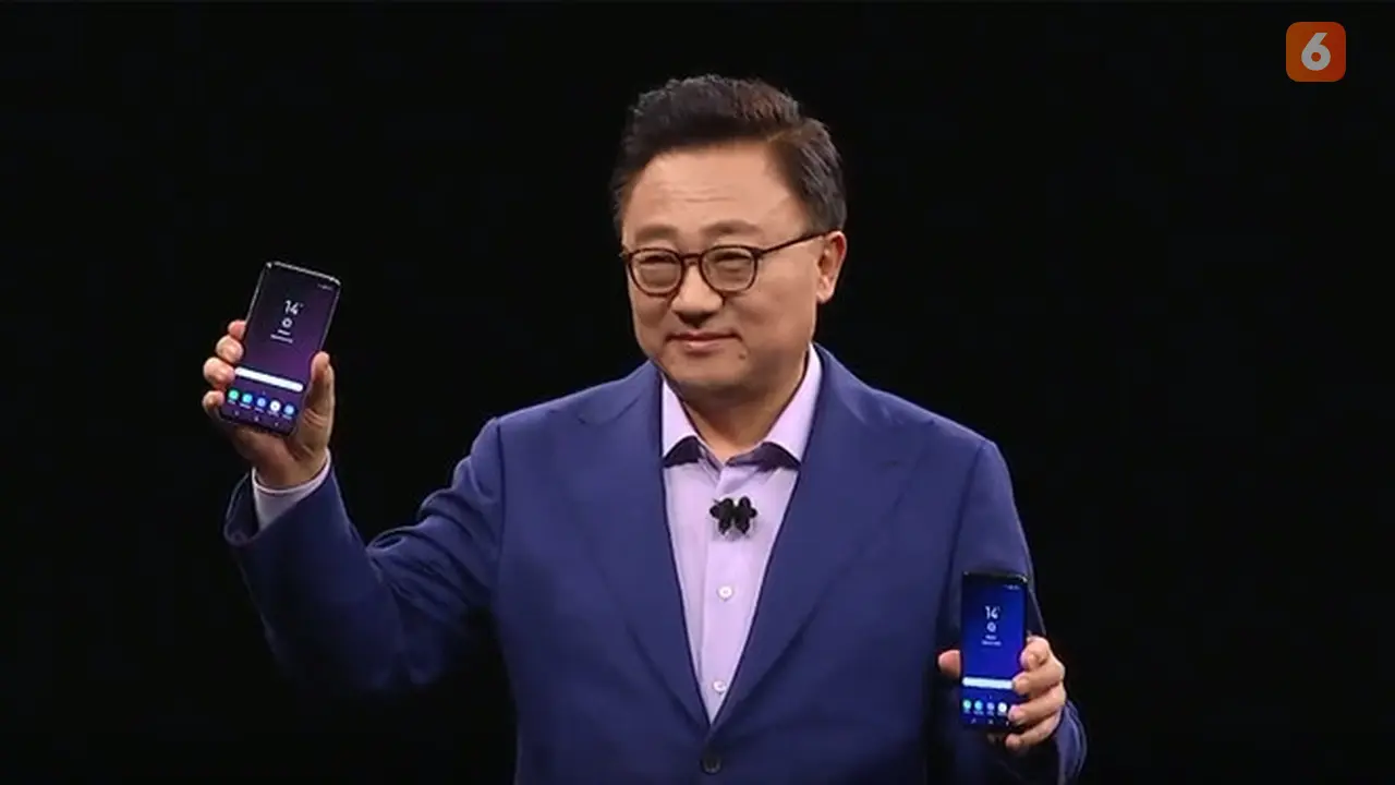 DJ Koh, Head of IT & Mobile Communications (IM) Division saat berbicara di atas panggung peluncuran Samsung Galaxy S9 di Fira Barcelona Gran Via, Spanyol. Liputan6.com/Agustin Setyo W
