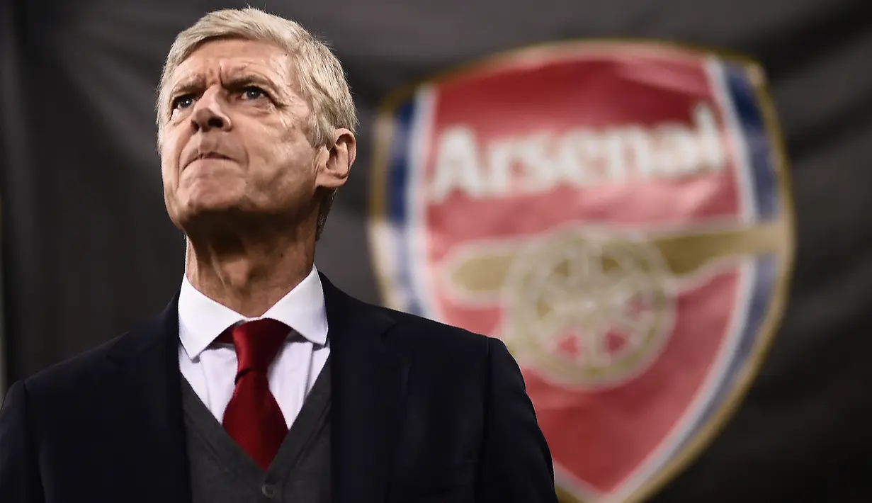 Arsene Wenger menukangi Arsenal selama 22 tahun lamanya, mengangkat mereka menjadi klub raksasa Eropa dengan banyak titel juara. Ia juga pernah membuat rekor tak terkalahkan di Liga Inggris 2003/04 dan menjadi juara. The Invincible tercatat mampu capai 500 poin dalam 249 laga. (AFP/Marco Bertorello)