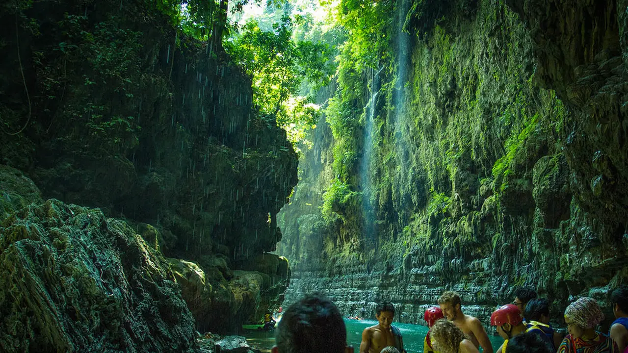 Tertarik Wisata ke Green Canyon?