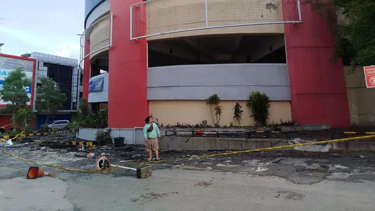 Kebakaran Glodok Plaza: Mobil Korban Oshima Yukari Terkapar, Evakuasi Emosional dengan Isak Tangis