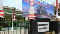 Kantor Kodim 0721 Blora, diketahui Liputan6 com mengibarkan bendera setengah tiang dalam rangka memperingati G30S/PKI. Untuk mayoritasnya kediaman warga Blora banyak yang tidak mengibarkan bendera setengah tiang. (Liputan6.com/Ahmad Adirin)