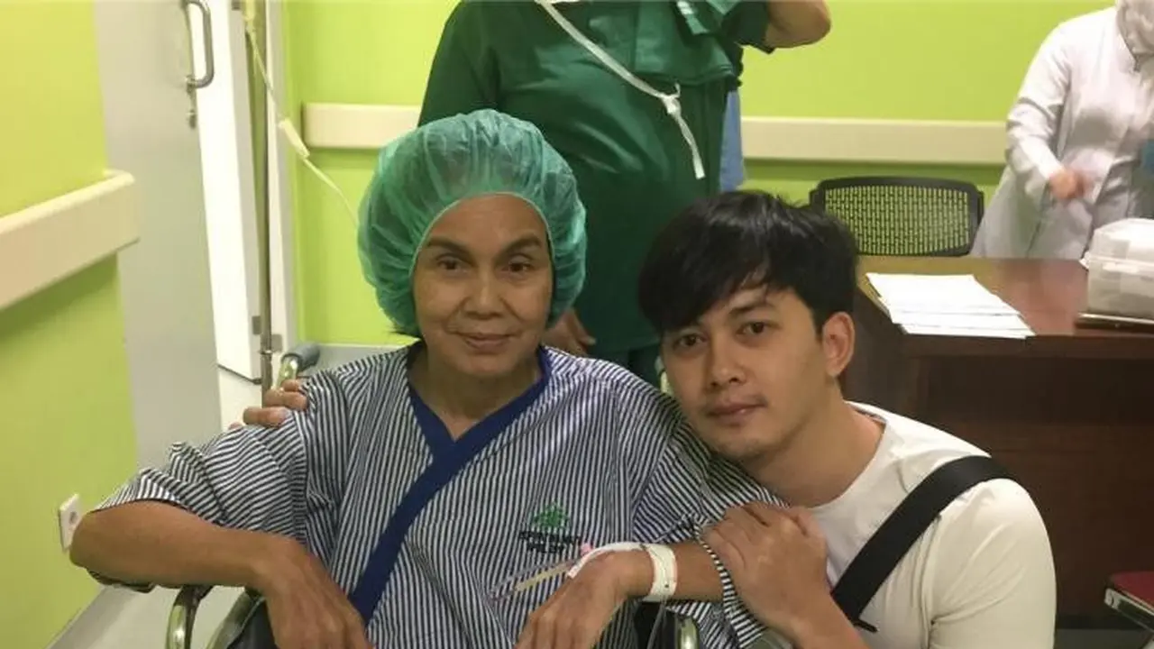 Kebersamaan Kiki Farrel dan Ibu
