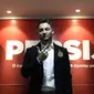 Marc Anthony Klok saat diperkenalkan Persija Jakarta di Kantor Persija, Kuningan, Jakarta, Sabtu (31/1). Persija resmi memboyong Marc Klok dengan kontrak berdurasi empat musim.(Bola.com/Yoppy Renato)