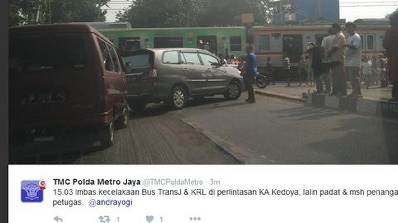 Tabrakan bus Transjakarta-commuter line, 3 orang luka-luka