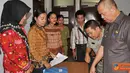 Citizen6, Tulang Bawang Barat: Bupati Bachtiar Basri melakukan inspeksi mendadak ke lingkup Pemerintah Kabupaten Tulang Bawang Barat. (Pengirim: Humas TBB)