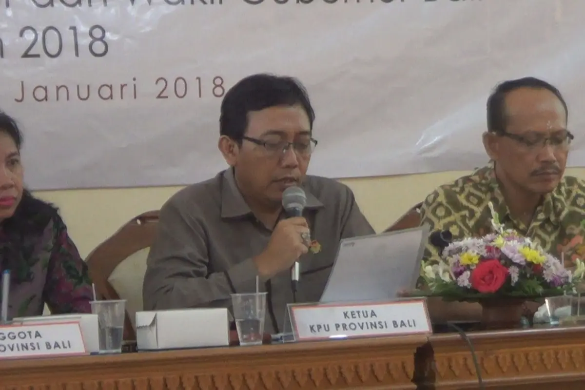 Ketua KPU Bali I Dewa Kade Wiarsa Raka Sandi mengungkapkan hasil tes kedua paslon Pilkada Bali.