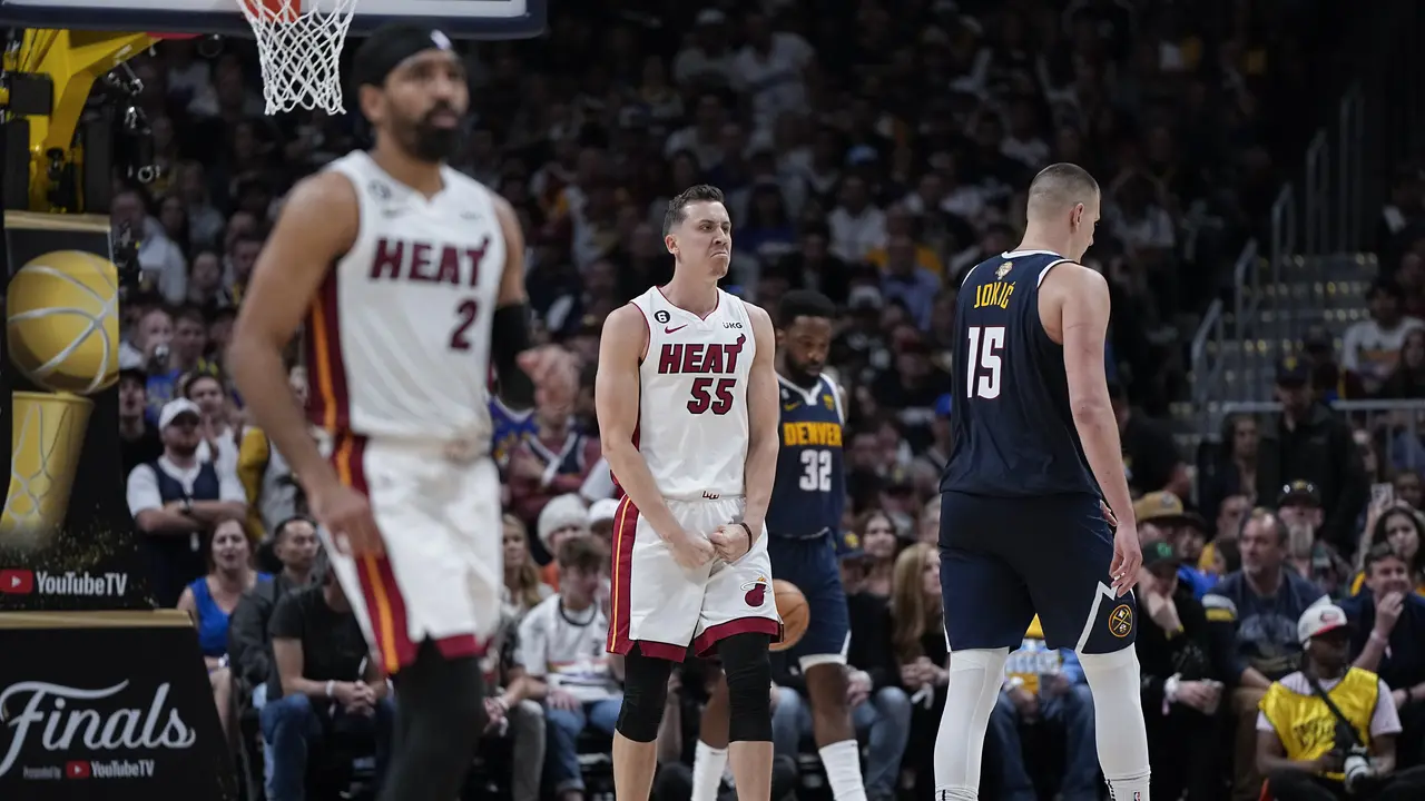 Selebrasi pemain Miami Heat atas Denver Nuggets