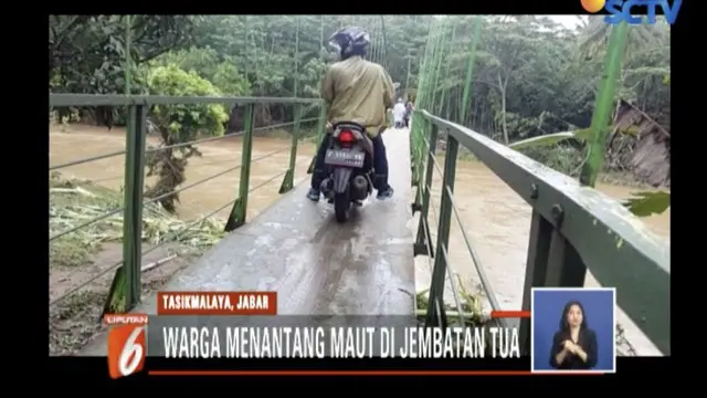 Aksi Menantang Maut Usai Jembatan Cipatujah Ambruk Dihantam Banjir Bandang
