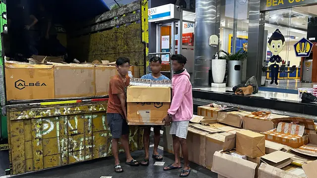 Bea Cukai Semarang menggagalkan upaya penyelundupan rokok tanpa pita cukai senilai Rp1,7 miliar di SPBU Pertamina Majapahit, Jalan Brigjen Sudiarto No. 745, Kota Semarang.