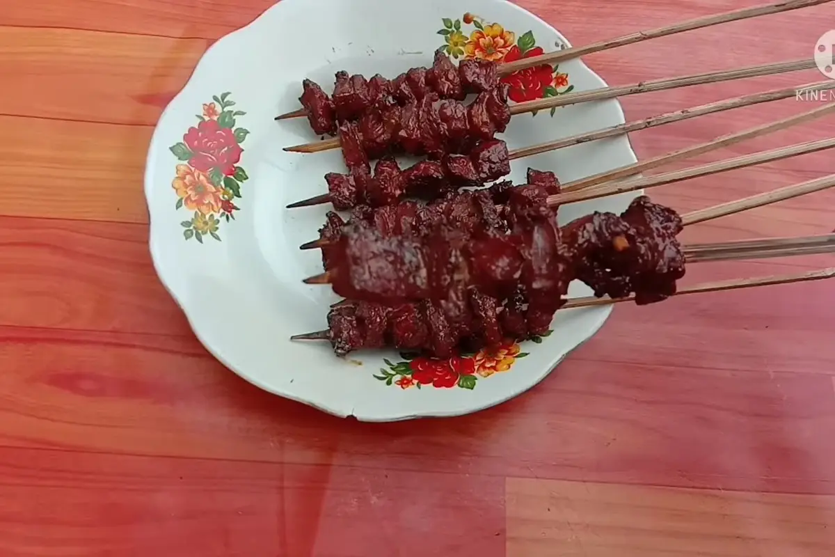 Bukan Direbus, Begini Cara Bikin Sate Daging Kambing Tua Agar Empuk dan Anti Prengus
