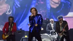 Band rock Inggris The Rolling Stones tampil pada konser Stones Sixty European Tour di Veltins Arena, Gelsenkirchen, Jerman, 27 Juli 2022. The Rolling Stones akan bermain di seluruh Eropa musim panas ini untuk merayakan 60 tahun spesial bersama – Mick, Keith, dan Ronnie. (INA FASSBENDER/AFP)