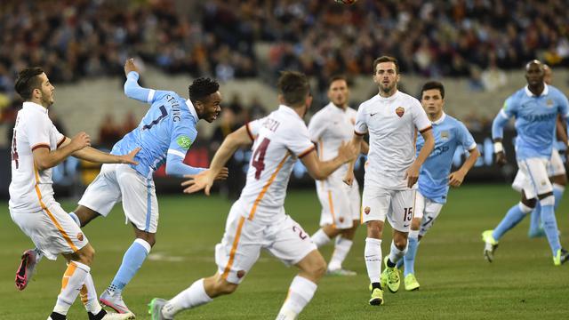 Joe Hart menjadi pahlawan kemenangan Manchester City setelah berhasil mencetak satu gol dan menahan tendangan penalti pemain AS Roma Seydou Keita.