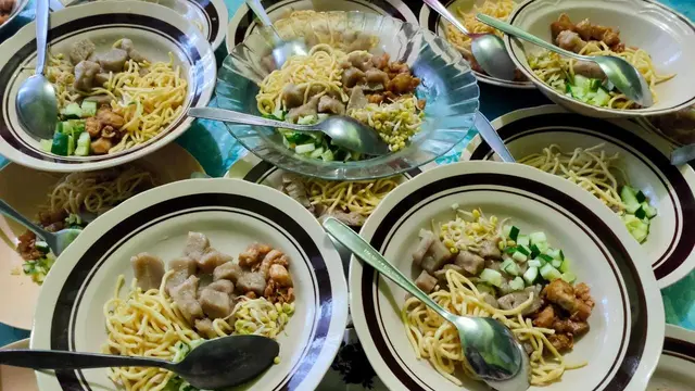 Nikmatnya Menyantap Rujak Mi Palembang Saat Bosan Konsumsi Menu Daging Kurban