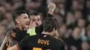 Pemain AS Roma merayakan gol yang dicetak oleh Romelu Lukaku, ke gawang Feyenoord dalam duel leg pertama play-off fase gugur Liga Europa 2023/2024 di Stadion De Kuip, Jumat (16/2/2024). (AP Photo/Peter Dejong)