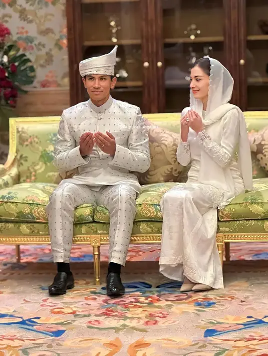 Mana potret penampilan Anisha Rosnah yang paling mencuri perhatianmu, Sahabat FIMELA? [Foto: Instagram/anis.haikk]