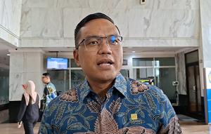Direktur Utama PT Pertamina (Persero), Simon Aloysius Mantiri menyambangi kantor Menteri Keuangan Purbaya Yudho Sadewa, Jumat (9/1/2026). (Liputan6.com/Arief)