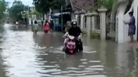 Banjir Bandang melanda sejumlah kota di Jawa Timur (Liputan 6 SCTV)