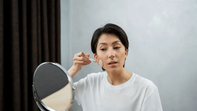 Cara Aman Skin Cycling untuk Kulit Sensitif, Atur Eksfoliasi Tanpa Iritasi