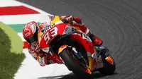 Aksi pembalap Repsol Honda, Marc Marquez pada MotoGP Italia 2018 di Sirkuit Mugello. (AP Photo/Antonio Calanni)