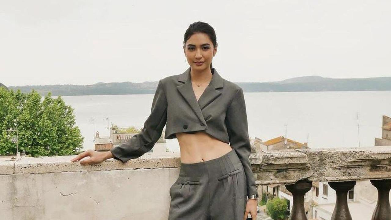7 Ragam Fashion Mikha Tambayong yang Stylish, Santai, dan Anggun di Setiap Kesempatan