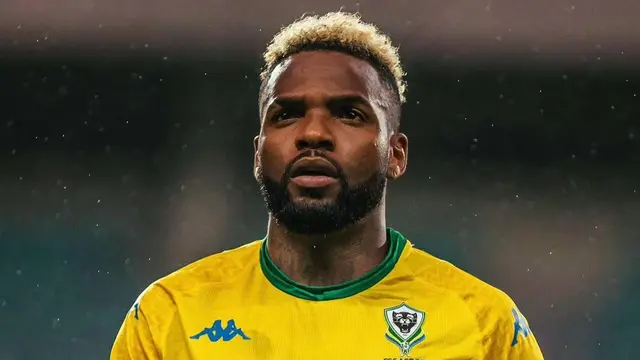 Striker Zhejiang FC, Aaron Boupendza, dikabarkan meninggal dunia setelah terjatuh dari lantai 11 apartemennya di China.