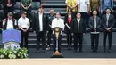 <p>Presiden Republik Indonesia, Joko Widodo (tengah) memberikan sambutan saat acara peresmian Indonesia Arena pada Senin (07/08/2023) di Senayan, Jakarta. (Bola.com/Bagaskara Lazuardi)</p>