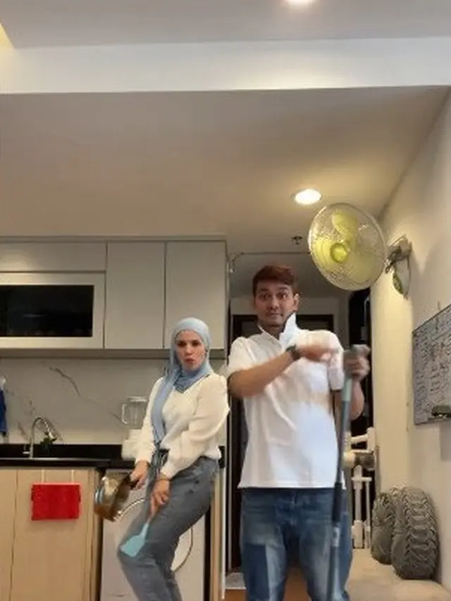 7 Potret Dapur Rumah Indra Bekti, Minimalis dan Modern