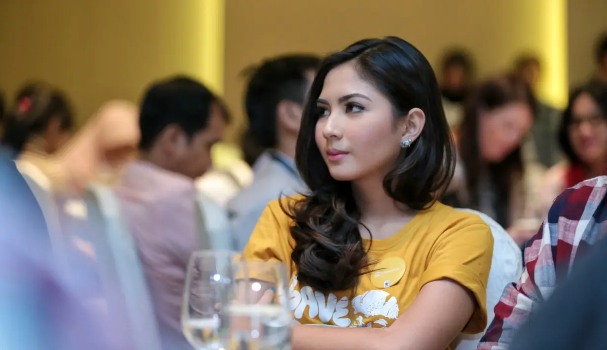 "Enggak, aku sama sekali enggak tertarik. Aku termasuk yang sayang sama hewan dan pasti barangnya juga mahal jadi mending pakai produk lain aja," Jessica Milla. (Adrian Putra/Bintang.com)