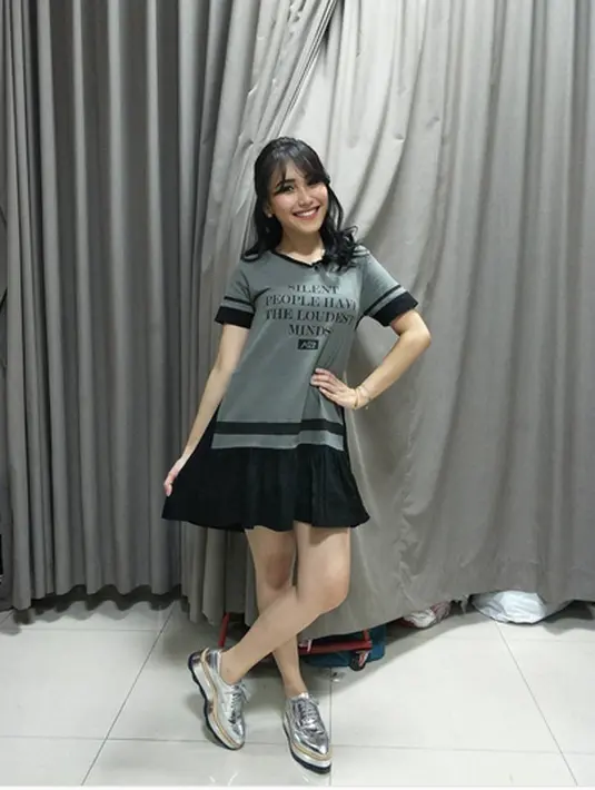 Beragam tanggapan dari warganet melihat foto yang diunggah oleh suami Sarwendah tersebut. Sehari setelah diunggah, foto itu mendapatkan 50.111 likes. Dan banyak komentar diantaranya mendoakan keduanya. (Instagram/ayutingting92)