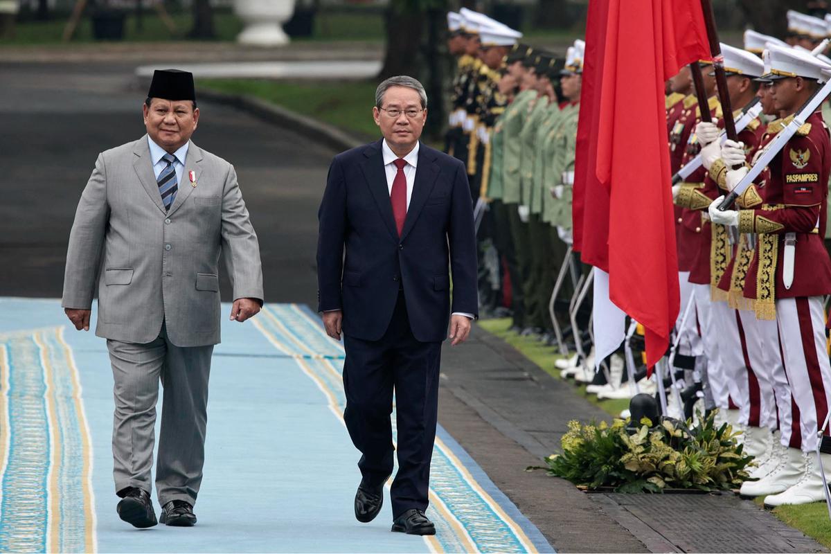 FOTO: Presiden Prabowo Sambut PM  China Li Qiang di Istana Merdeka