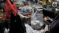 Harga Plastik Naik, Pengeluaran Pedagang Pasar Melonjak 20%