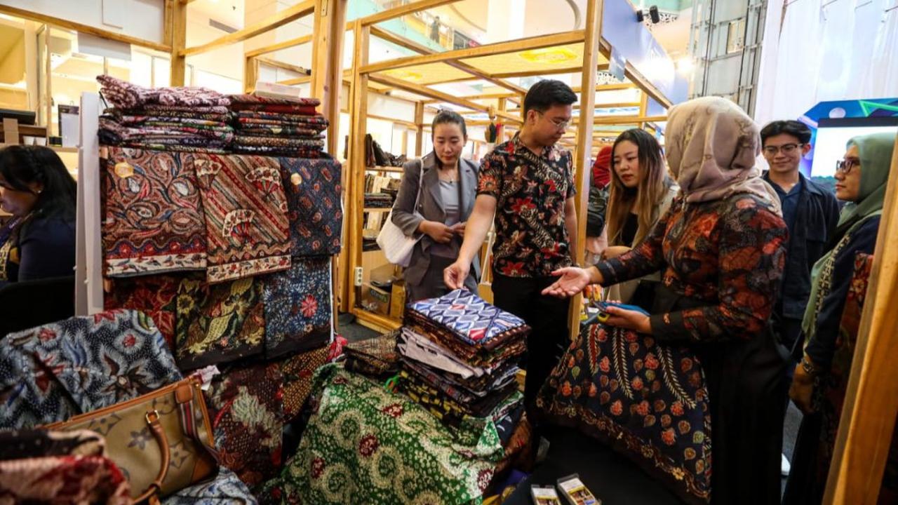Komunitas disabilitas atau Sobat Istimewa Pertamina tahun ini terlibat pada SMEXPO 2023 melalui enam UMKM binaan