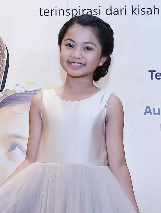 "Dan juga banyak yang membantu di lokasi syuting termasuk om Badar sebagai akting coach dan sutradara yang selalu membantu," ujar Naomi.(Galih W. Satria/Bintang.com)