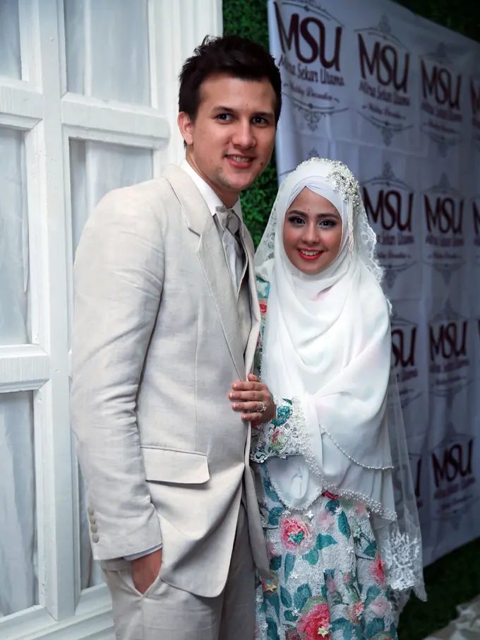 [Bintang] Risty Tagor dan Stuart Coollin