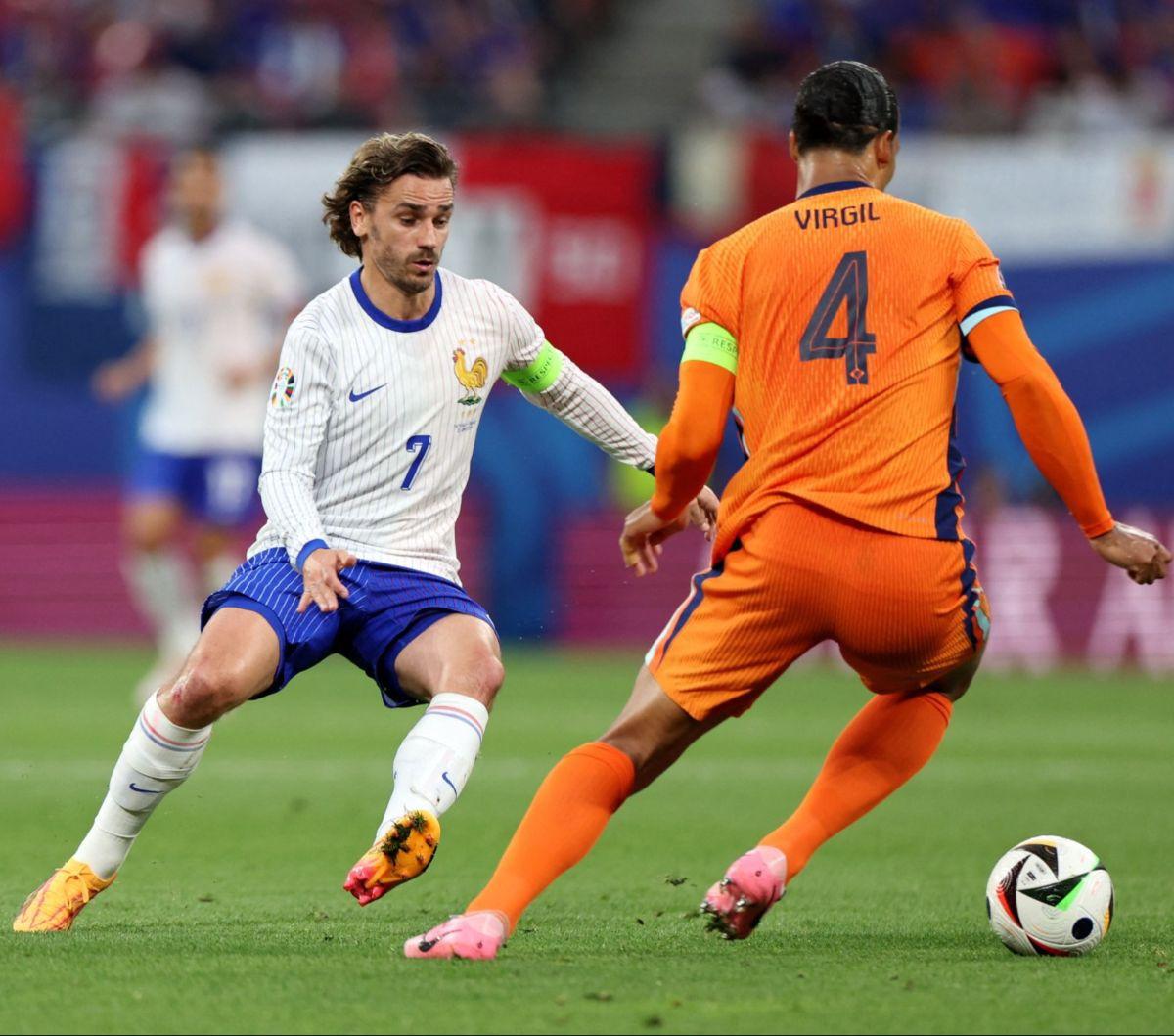 Duel Prancis dan Belanda dalam matchday kedua Grup D Euro 2024 berakhir tanpa pemenang. Laga yang berlangsung di&nbsp;Leipzig Stadium, Leipzig, Jerman, pada Sabtu (22/6/2024) dini hari WIB, berakhir dengan skor kacamata.&nbsp;Foto: REUTERS