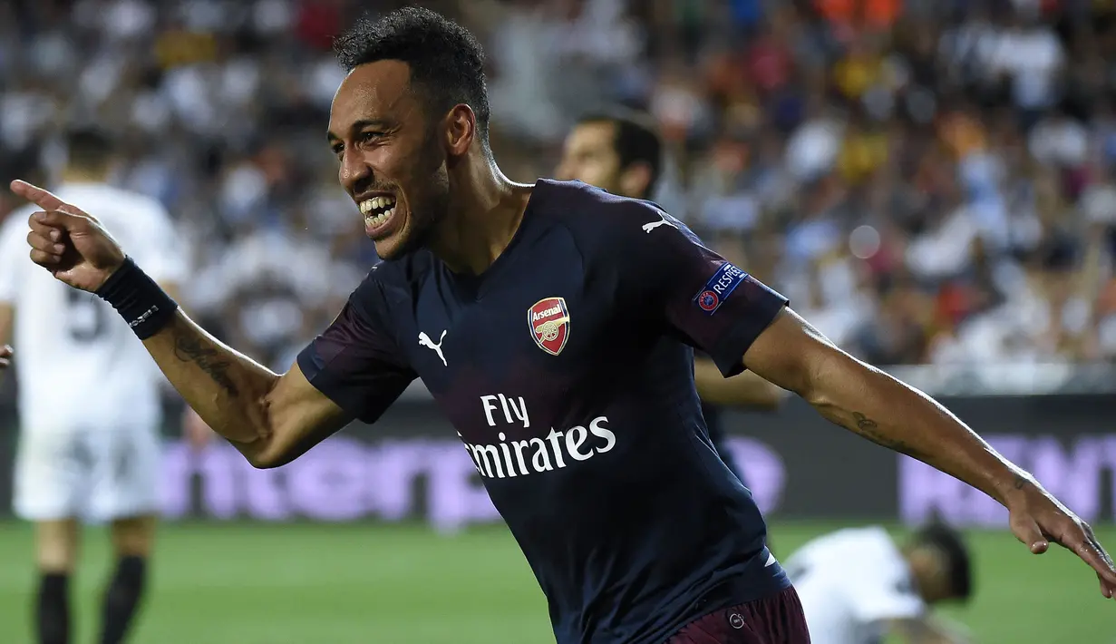 Lima musim memperkuat Arsenal di Liga Inggris sejak tengah musim 2017/2018 hingga tengah musim 2021/2022, Pierre-Emerick Aubameyang mampu mencetak total 92 gol dan 21 assist dari 163 laga di semua ajang kompetisi, termasuk tiga kali hattrick yang masing-masing diciptakannya pada ajang Liga Europa 2018/2019, Liga Inggris 2020/2021 dan Piala Liga 2021/2022. (AFP/Jose Jordan)
