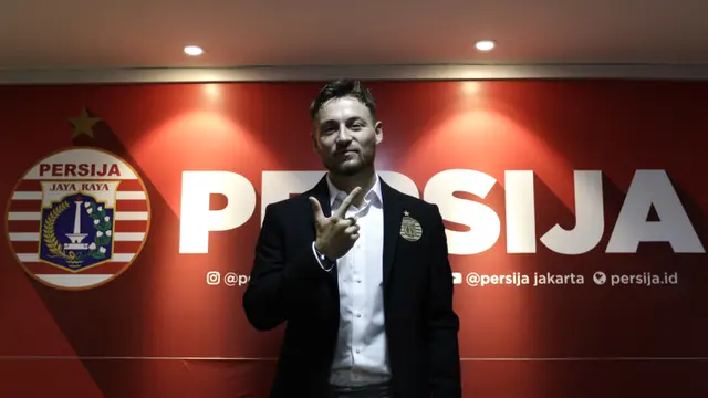 Persija Resmi Kenalkan Marc Klok