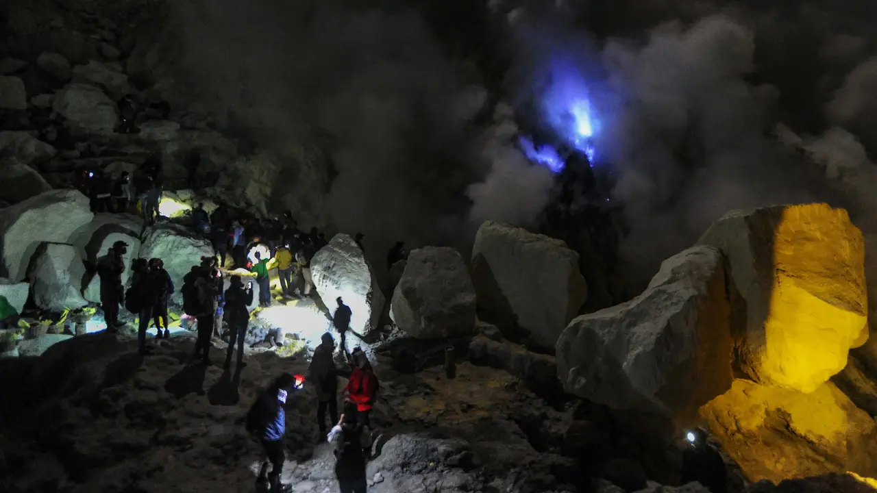 Kawah Ijen, Destinasi Wisata Alam Favorit yang Tak Pernah Pudar