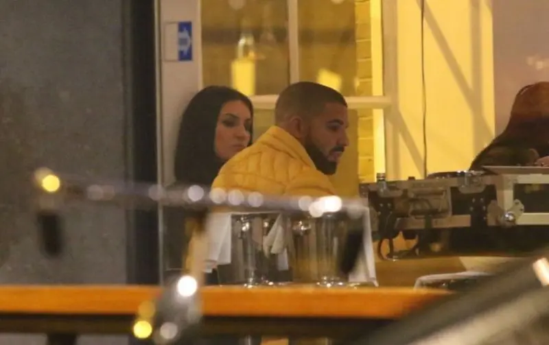 Drake dan Sophie Brussaux di Amsterdam, 24 Januari 2017. [foto: TMZ.com]