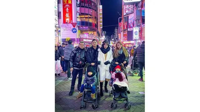 Ashanty sekeluarga bertolak ke Jepang sejak akhir bulan Desember 2019 lalu. Ia menikmati malam tahun baru di sana.