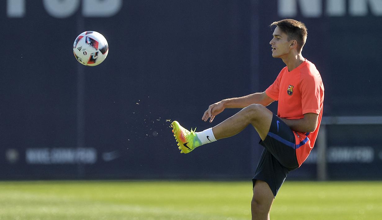 Barcelona merekrut Denis Suarez pada tahun 2016. Namun, Suarez lebih sering menghuni bangku cadangan setelah balik ke Camp Nou. (Foto: AFP/Josep Lago)