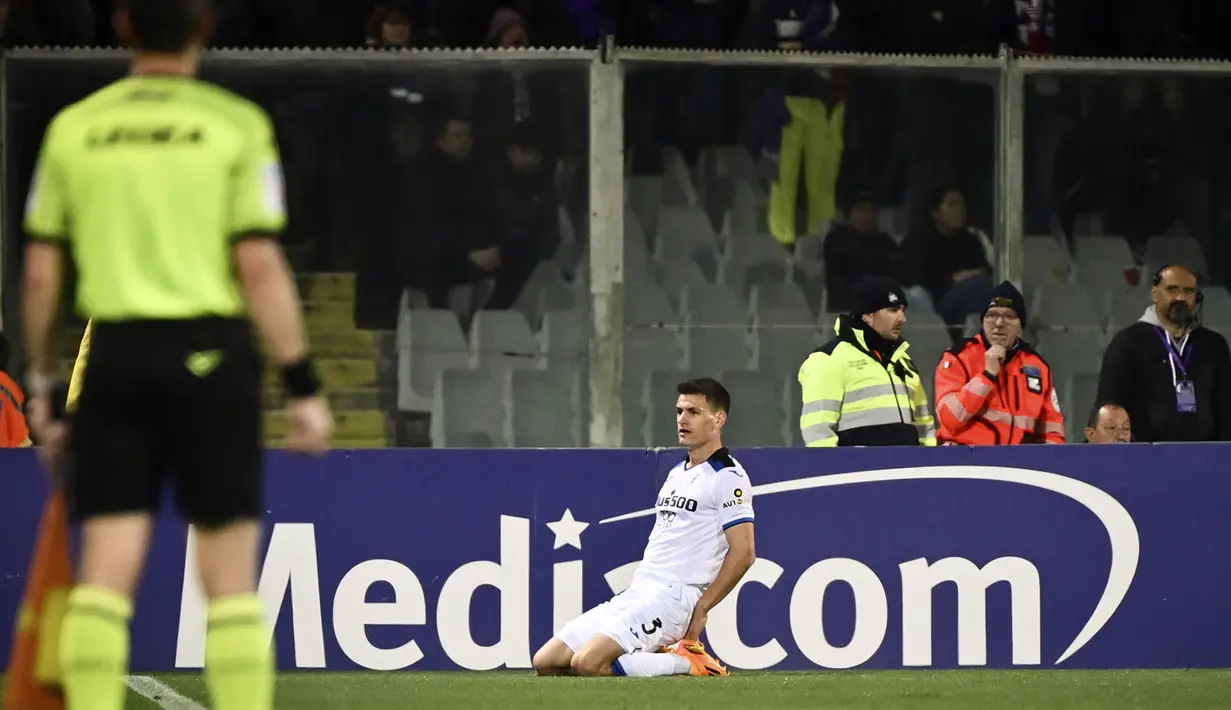 Gol Fiorentina di laga ini diciptakan oleh penyerang Arthur Cabral di menit ke-56 sementara gol Atalanta dicetak Joakim Maehle di menit ke-37.  (Massimo Paolone/LaPresse via AP)