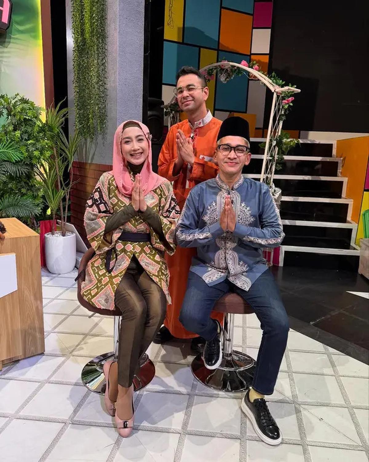 7 Model Baju Koko Pilihan Ruben Onsu, Tampil Kalem dan Elegan Bisa Jadi Inspirasi