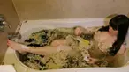 Menurut pemilik spa, pemandian mie ini sangat baik untuk kulit karena kaldu di dalamnya mengandung banyak kolagen.