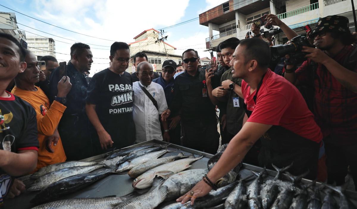 Setelah bersilaturahmi dengan tokoh ulama, Anies diagendakan berinteraksi dengan masyarakat di Pasar Segiri pada pukul 08.40 WITA.<br>