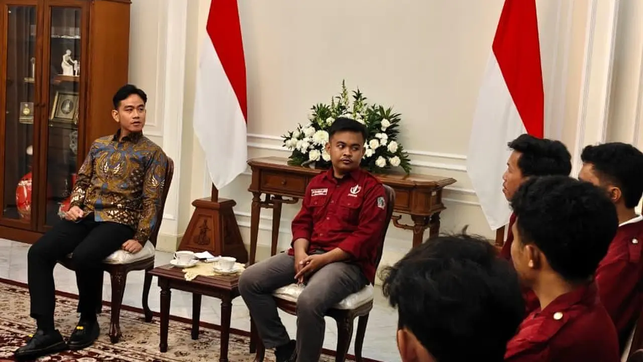 Wakil Presiden (Wapres) Gibran Rakabuming Raka bertemu demonstran dari kalangan mahasiswa di Istana Wakil Presiden Jakarta, Senin (15/6) (Biro Pers, Media, dan Informasi Sekretariat Wakil Presiden)