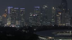 Deretan gedung pencakar langit dekat kasawan Stadion Utama Gelora Bung Karno, Jakarta, (12/9/2017). Stadion Utama GBK dan kawasan olah raga senayan bersolek menyambut ASIAN Games 2018. (Bola.com/Nicklas Hanoatubun) 