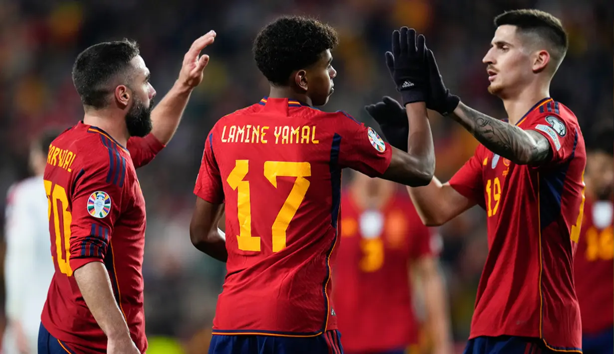 Menit ke-72, Spanyol unggul semakin jauh saat Lochoshvili membelokkan bola ke gawang sendiri. (AP Photo/Manu Fernandez)