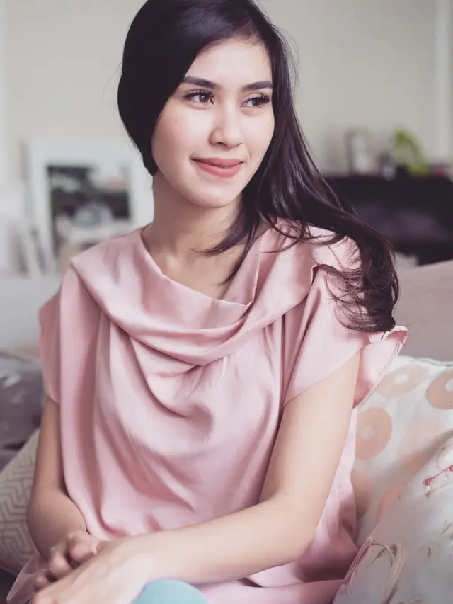 [Bintang] Mendekati Hari Pernikahan, Dandanan Syahnaz Sadiqah Ini Makin Luluhkan Hati Jeje