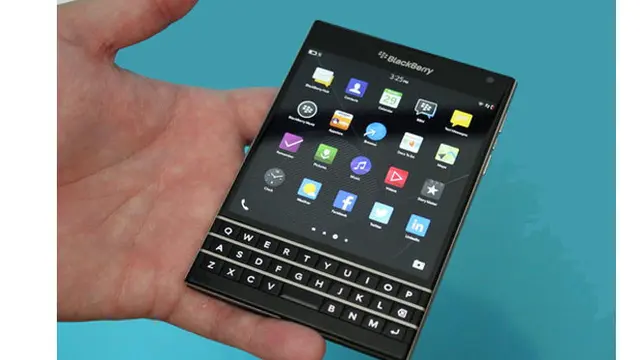 BlackBerry Passport (cnet.com)